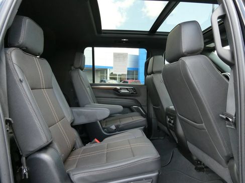 Certified 2025 Chevrolet Suburban High Country AWD/4WD image 16