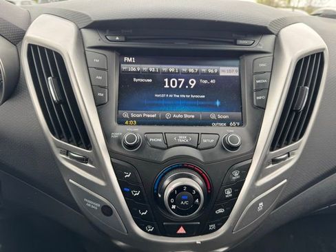 Used 2014 Hyundai Veloster FWD image 12