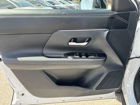 Used 2026 Nissan Kicks SR FWD image 10