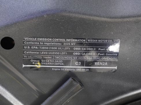 Used 2025 Nissan Rogue S FWD image 31