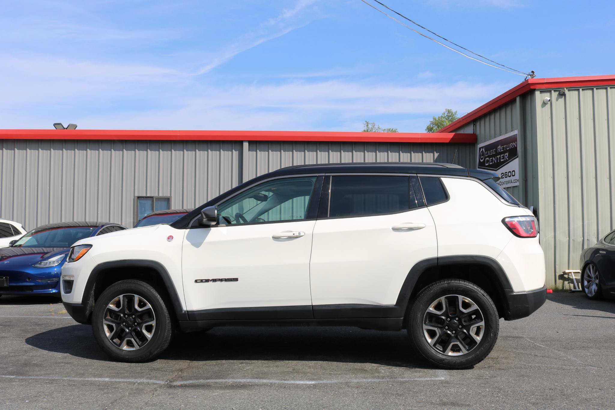 Used 2017 Jeep Compass Trailhawk w/ Leather Interior Group AWD/4WD image 3