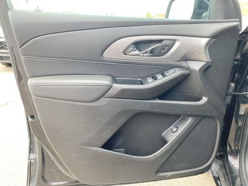 Used 2023 Chevrolet Traverse LT FWD image 21