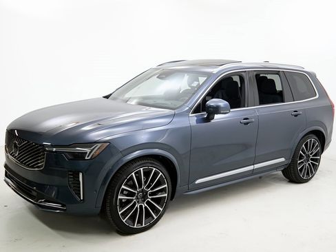 Certified 2025 Volvo XC90 B6 Ultra image 4