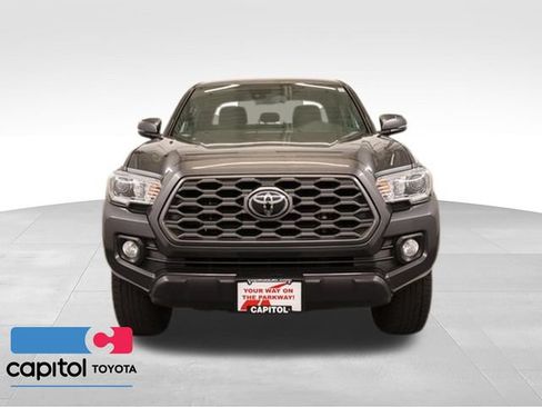 Certified 2022 Toyota Tacoma TRD Off-Road AWD/4WD image 7