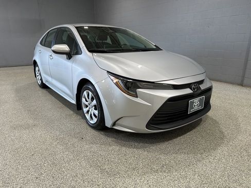 Used 2023 Toyota Corolla LE w/ Carpet Mat Package (TMS) FWD image 1