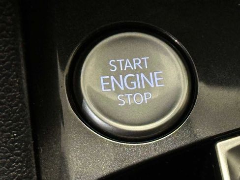 Used 2022 Volkswagen Tiguan SE R-Line AWD/4WD image 19