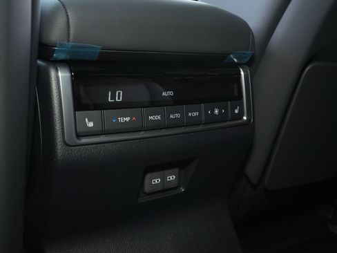 Used 2026 Lexus GX 550 w/ Cold Area Package AWD/4WD image 17