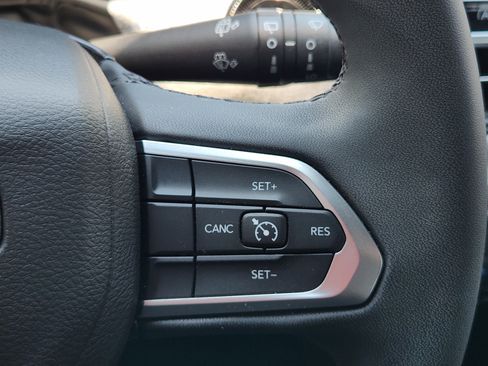 Used 2025 Jeep Compass Latitude AWD/4WD image 31