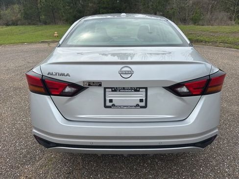 Used 2025 Nissan Altima 2.5 SV image 8