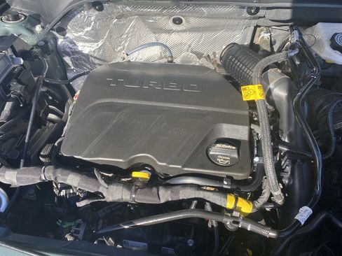 Used 2025 Chevrolet Trax LT FWD image 23