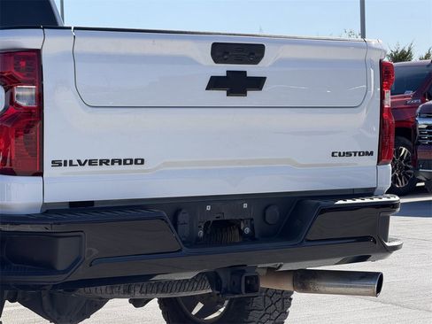 Used 2022 Chevrolet Silverado 2500 Custom w/ Custom Value Package image 6