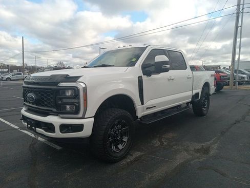 Used 2023 Ford F250 Lariat w/ Sport Appearance Package image 3