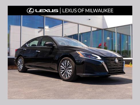 Used 2025 Nissan Altima 2.5 SV FWD image 1