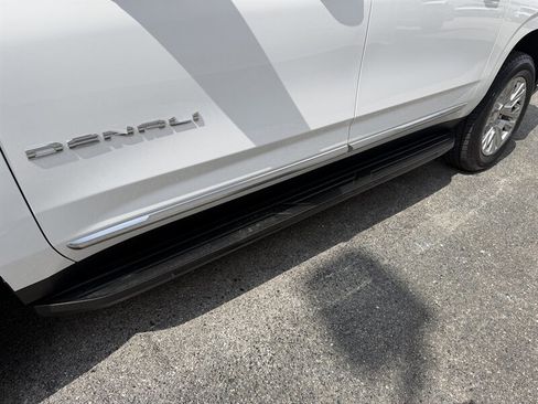 Used 2022 GMC Yukon XL Denali AWD/4WD image 15