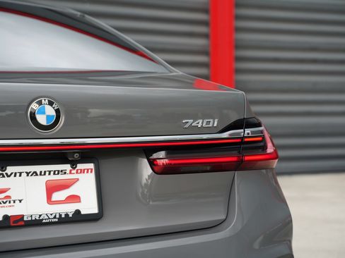 Used 2022 BMW 740i w/ M Sport Package RWD image 15