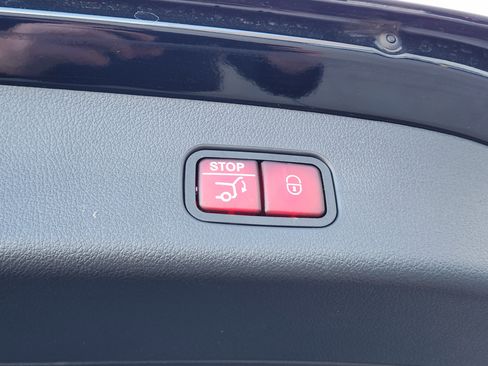 Used 2024 Mercedes-Benz GLC 300 4MATIC image 36