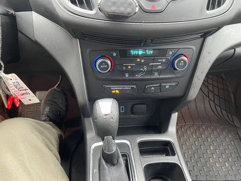 Used 2017 Ford Escape SE image 37