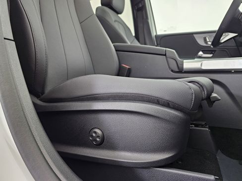 New 2026 Mercedes-Benz GLB 250 4MATIC image 19
