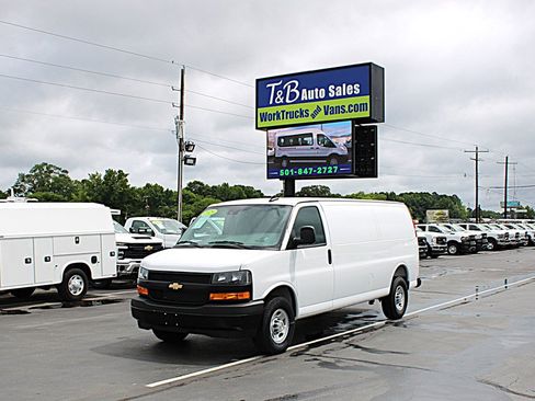Used 2025 Chevrolet Express 3500 Extended w/ Driver Convenience Package RWD image 2