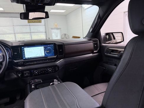 Used 2024 Chevrolet Silverado 1500 High Country w/ High Country Premium Package AWD/4WD image 31