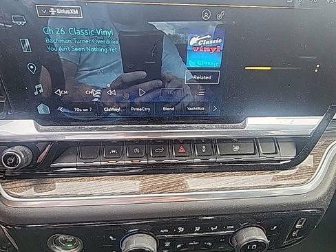 Used 2022 Chevrolet Silverado 1500 LT AWD/4WD image 18
