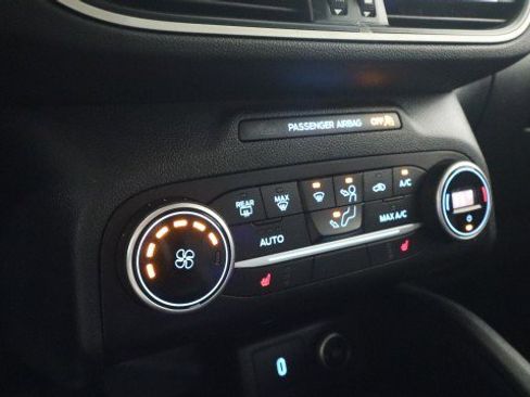 Used 2020 Ford Escape SE image 16