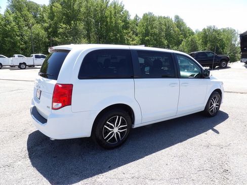Used 2018 Dodge Grand Caravan SE w/ UConnect Hands-Free Group FWD image 8