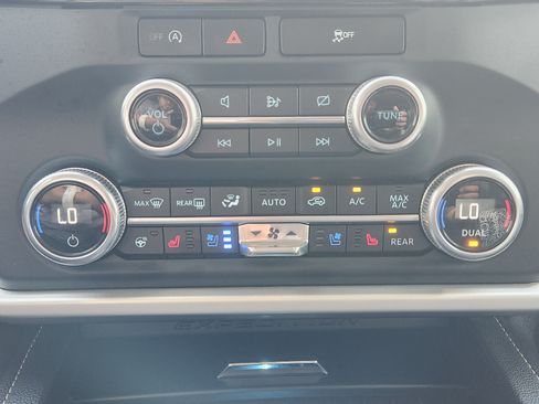 Used 2024 Ford Expedition XLT RWD image 14