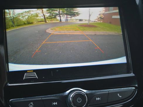 Used 2018 Chevrolet Trax LT w/ LT Convenience Package image 27