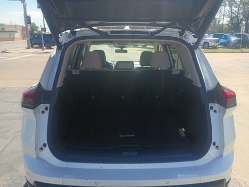 Used 2025 Nissan Rogue SV AWD/4WD image 18