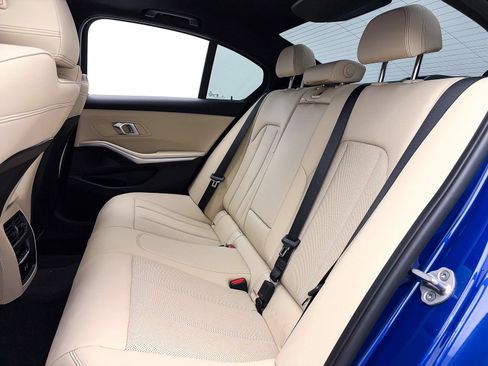 Used 2025 BMW 330i Sedan w/ M Sport Package RWD image 38