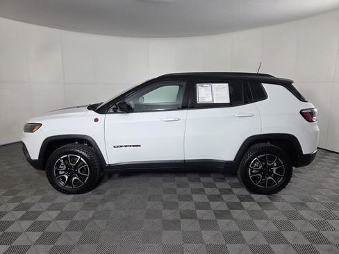 Certified 2025 Jeep Compass Trailhawk w/ Trailhawk Convenience Group AWD/4WD image 9