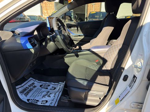 Used 2021 Toyota C-HR XLE image 9