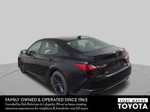 Used 2025 Toyota Camry SE FWD image 9