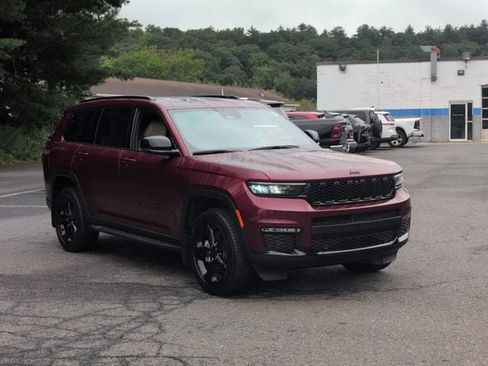 Certified 2025 Jeep Grand Cherokee L Limited w/ Luxury Tech Group II AWD/4WD image 3