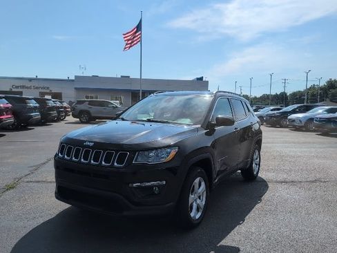 Used 2018 Jeep Compass Latitude w/ Cold Weather Group AWD/4WD image 1