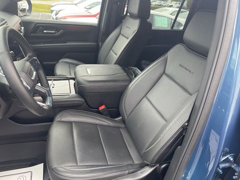 Used 2025 GMC Yukon XL Denali w/ LPO, Floor Liner Package image 15