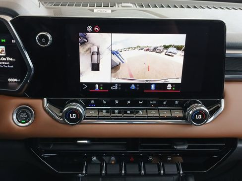 Used 2025 GMC Canyon AT4 w/ Technology Plus Package AWD/4WD image 15
