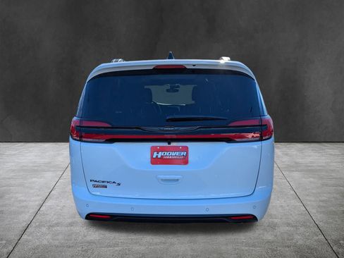 New 2026 Chrysler Pacifica Select image 5