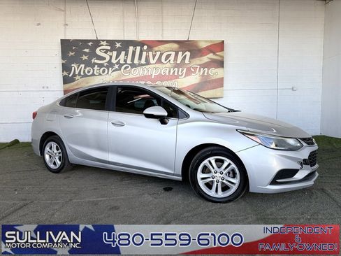 Used 2018 Chevrolet Cruze LT image 1