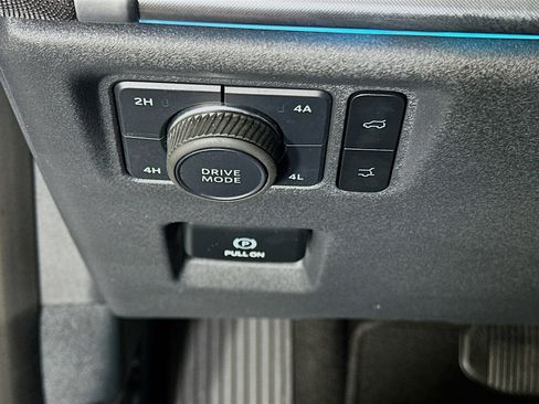 Used 2025 Ford Expedition Platinum AWD/4WD image 17