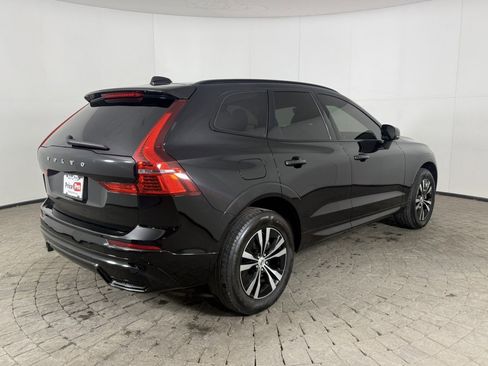 Used 2024 Volvo XC60 B5 Core image 9