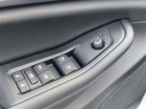 New 2025 Jeep Grand Cherokee Altitude image 15