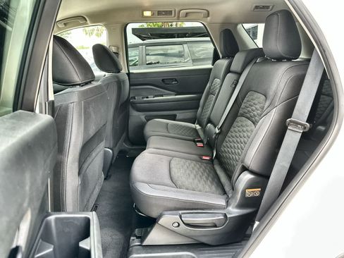 Used 2024 Nissan Pathfinder SV FWD image 4