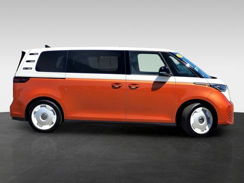 New 2025 Volkswagen ID. Buzz 1st Edition image 3