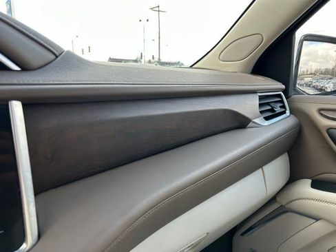 Used 2021 GMC Yukon Denali w/ Denali Premium Package image 44