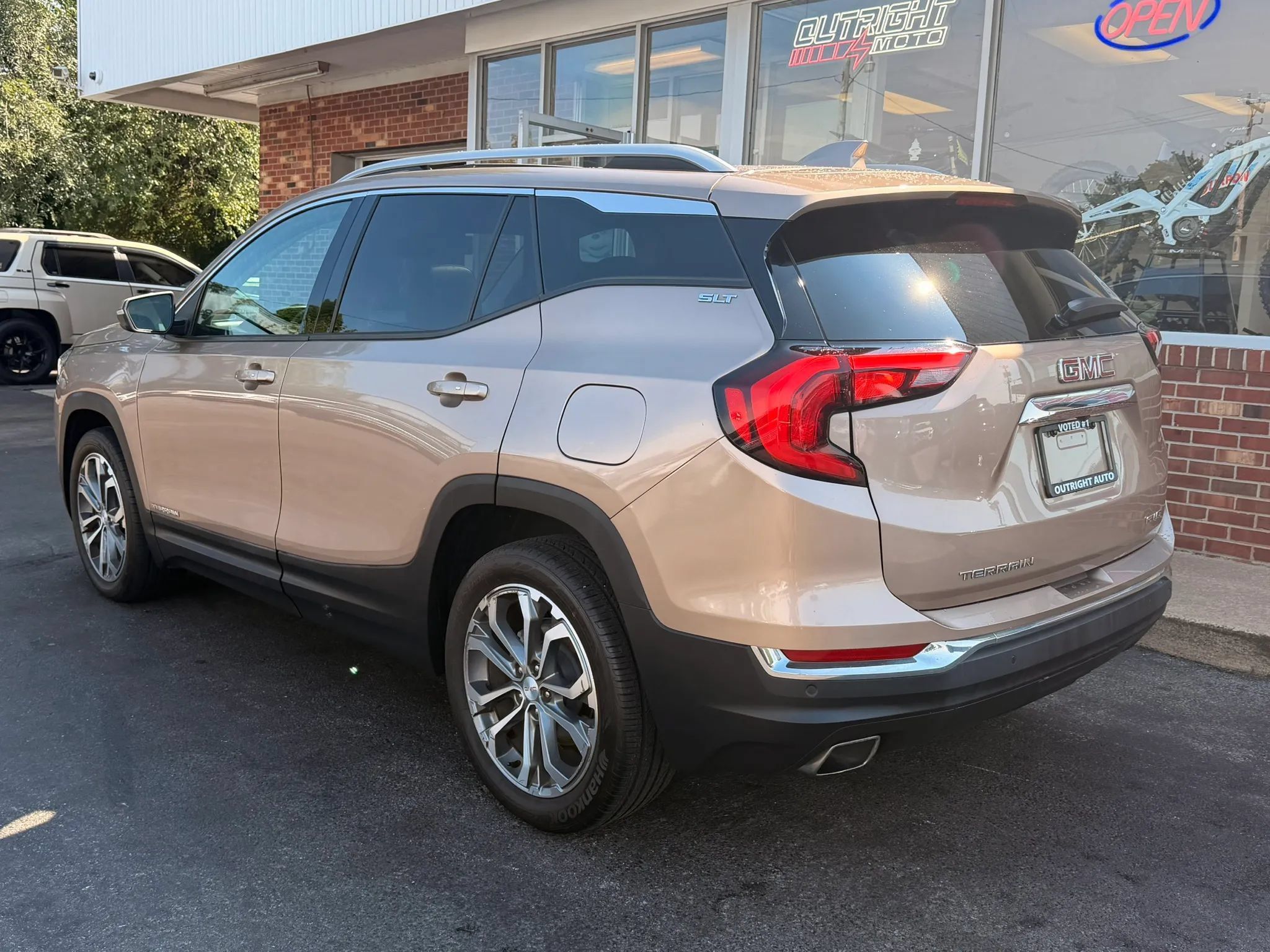 Used 2018 GMC Terrain SLT w/ Preferred Package AWD/4WD image 2
