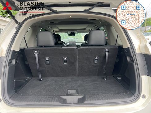 Used 2023 Honda Pilot Touring image 10