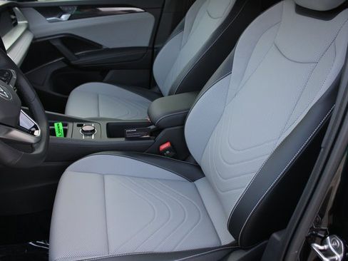 New 2025 Volkswagen Tiguan SE R-Line image 5