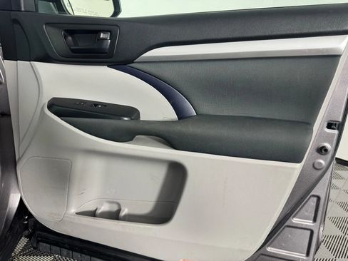 Used 2019 Toyota Highlander AWD V6 image 38